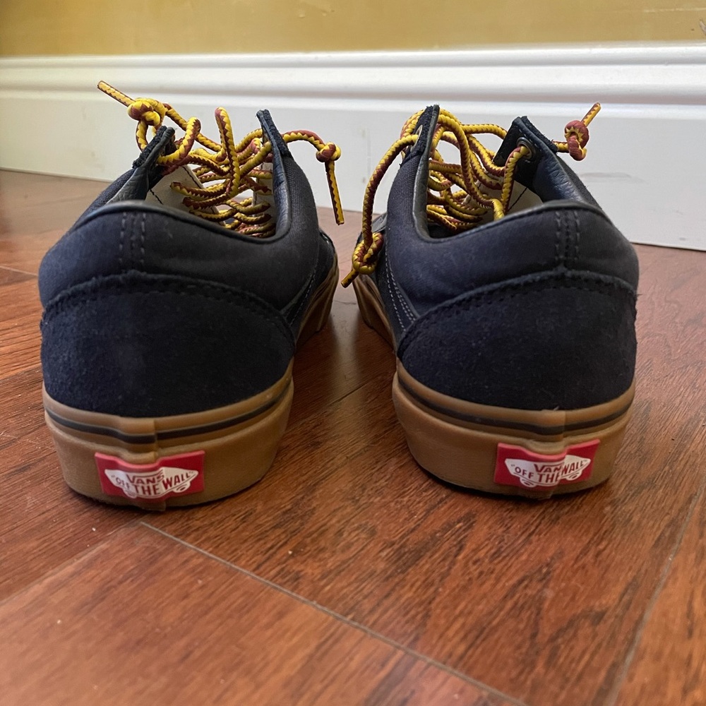 Vans - Picture 5 of 10